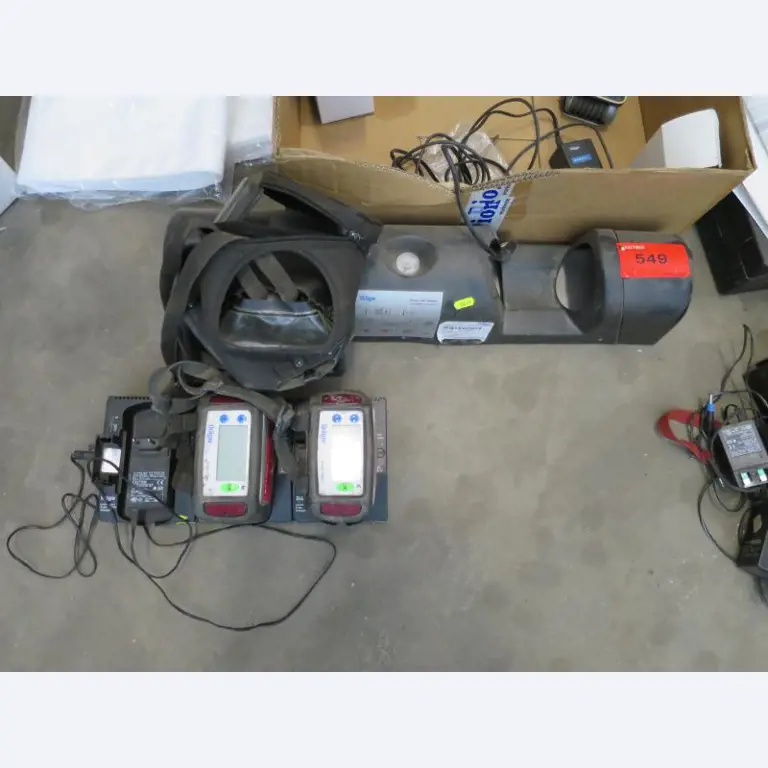 máquinas e equipamentos de construção bem conservados <br>bem como tecnologia de construção de túneis-1
