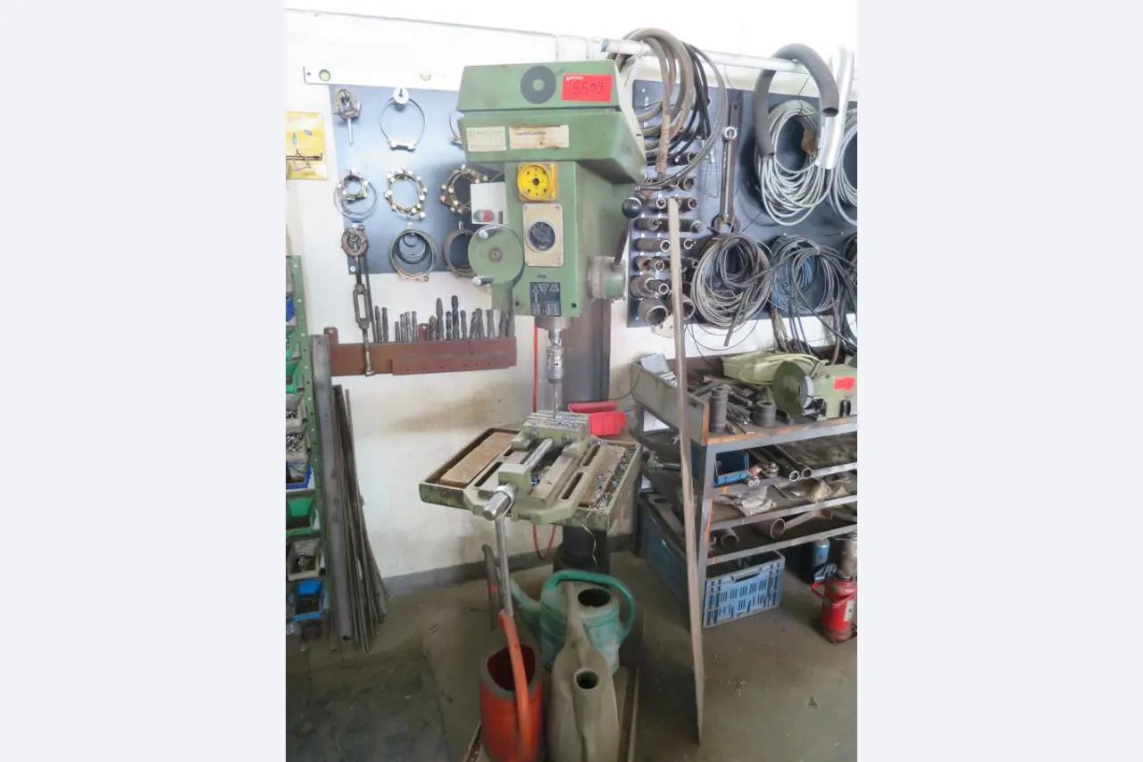 máquinas e equipamentos de construção bem conservados <br>bem como tecnologia de construção de túneis-1