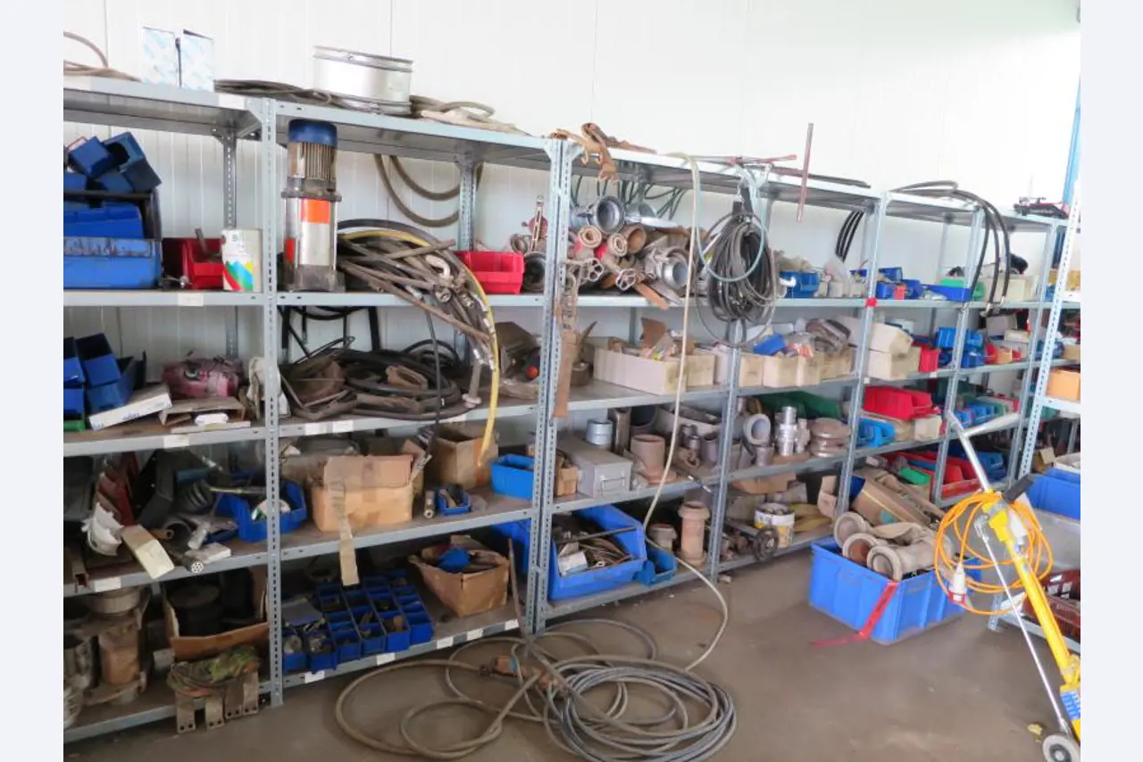 máquinas e equipamentos de construção bem conservados <br>bem como tecnologia de construção de túneis-3
