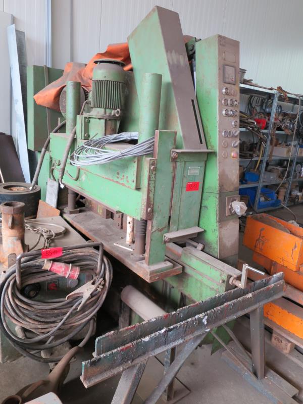 des machines et engins de chantier bien entretenus <br>ainsi que la technique de creusement des tunnels-1