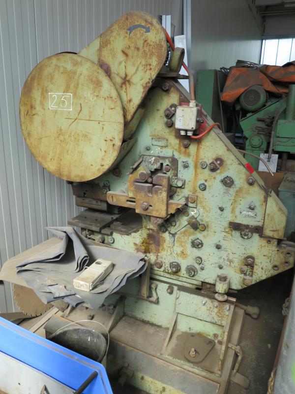 des machines et engins de chantier bien entretenus <br>ainsi que la technique de creusement des tunnels-1