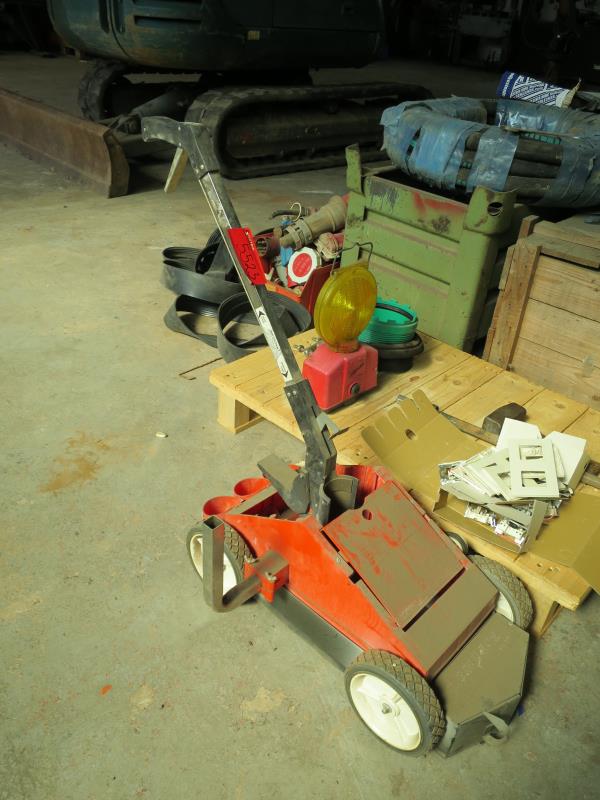 des machines et engins de chantier bien entretenus <br>ainsi que la technique de creusement des tunnels-1