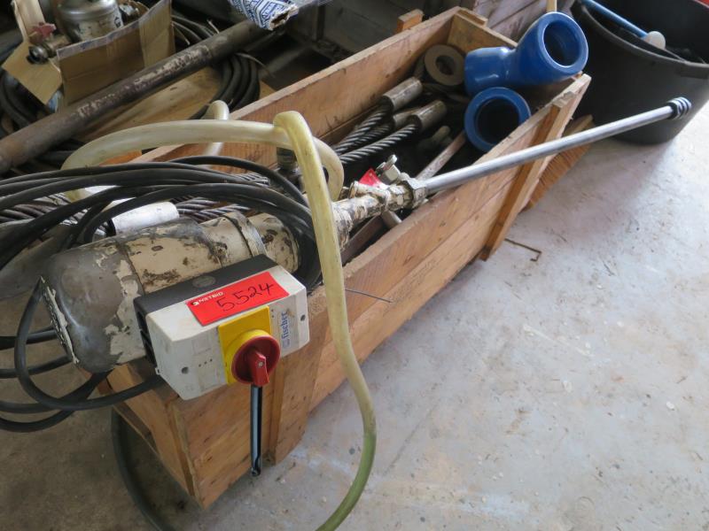 dobro vzdrževani gradbeni stroji in oprema <br>kot tudi tehnologija gradnje predorov.-1