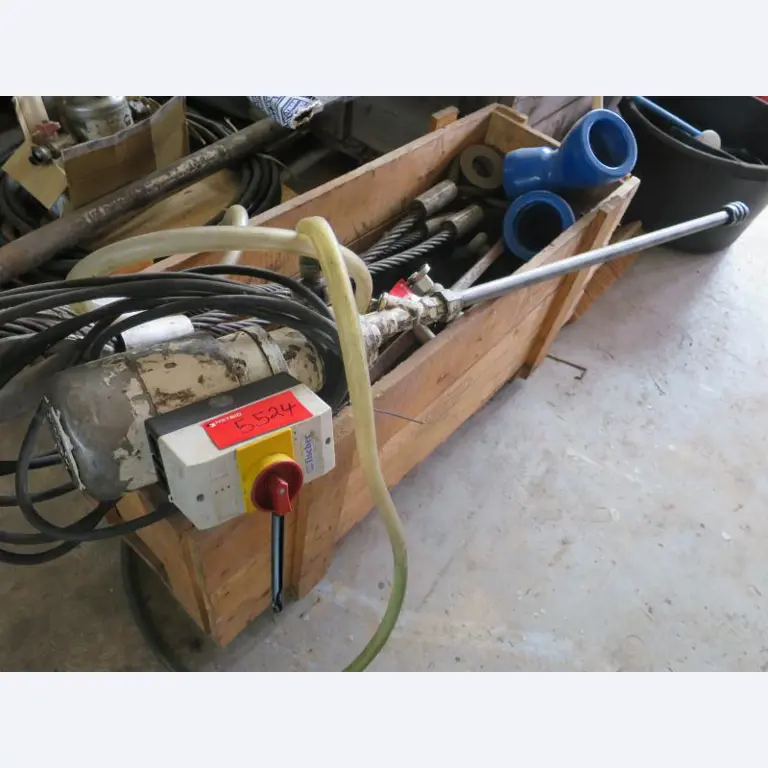 máquinas e equipamentos de construção bem conservados <br>bem como tecnologia de construção de túneis-1