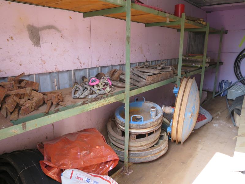 dobro vzdrževani gradbeni stroji in oprema <br>kot tudi tehnologija gradnje predorov.-2