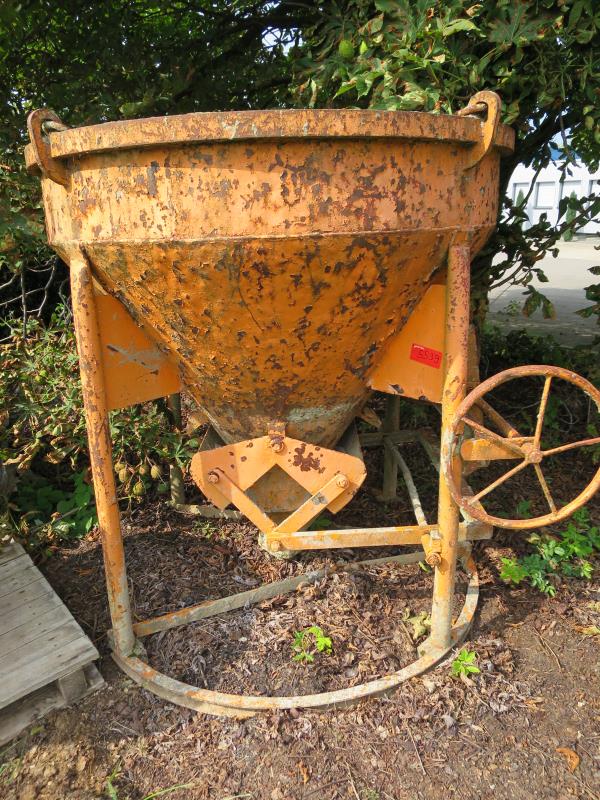 dobro vzdrževani gradbeni stroji in oprema <br>kot tudi tehnologija gradnje predorov.-1