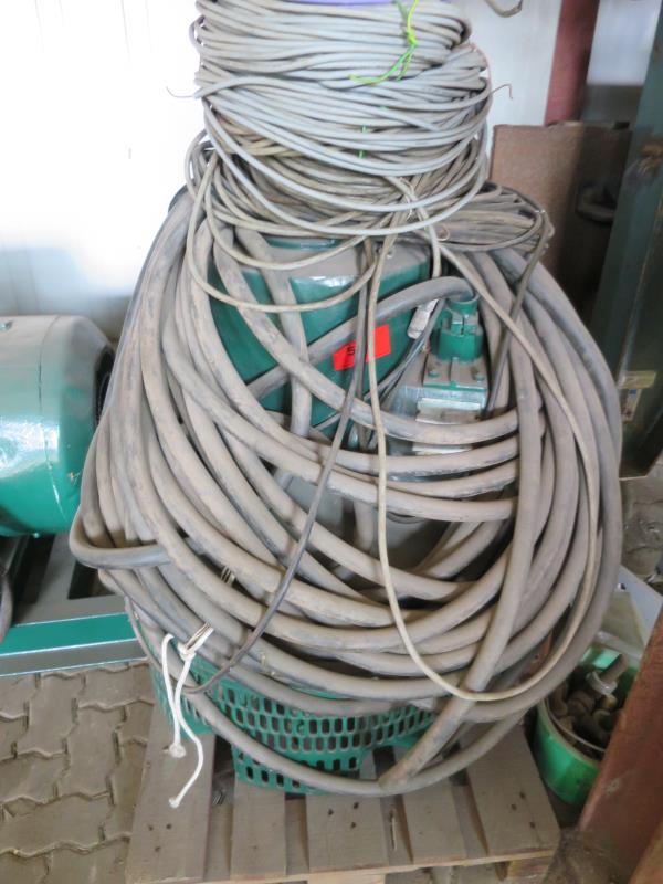 dobro vzdrževani gradbeni stroji in oprema <br>kot tudi tehnologija gradnje predorov.-1