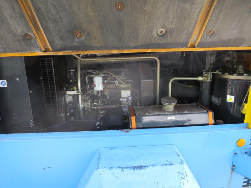 dobro vzdrževani gradbeni stroji in oprema <br>kot tudi tehnologija gradnje predorov.-3