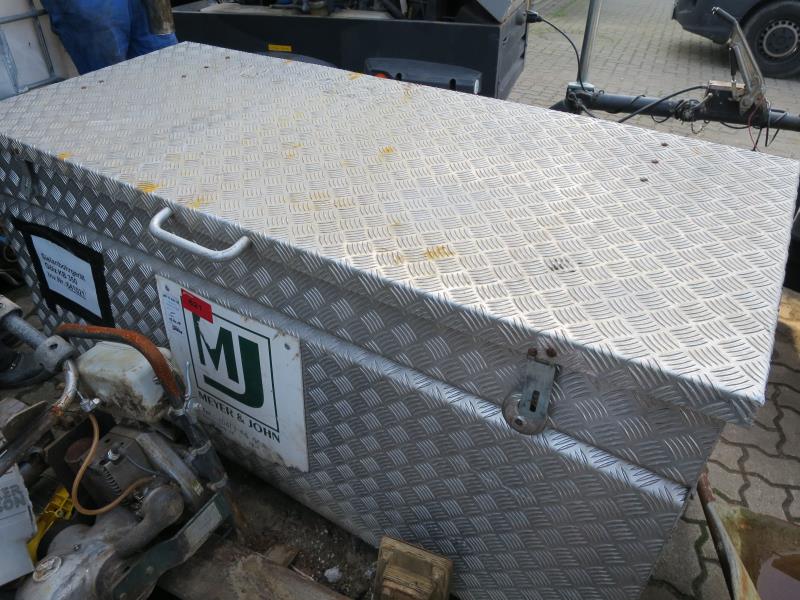 dobro vzdrževani gradbeni stroji in oprema <br>kot tudi tehnologija gradnje predorov.-2