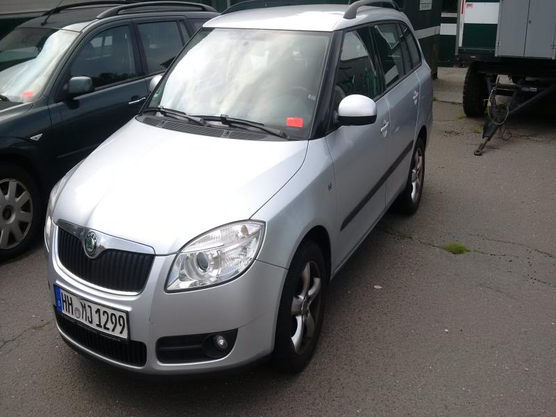 dobro vzdrževani gradbeni stroji in oprema <br>kot tudi tehnologija gradnje predorov.-1