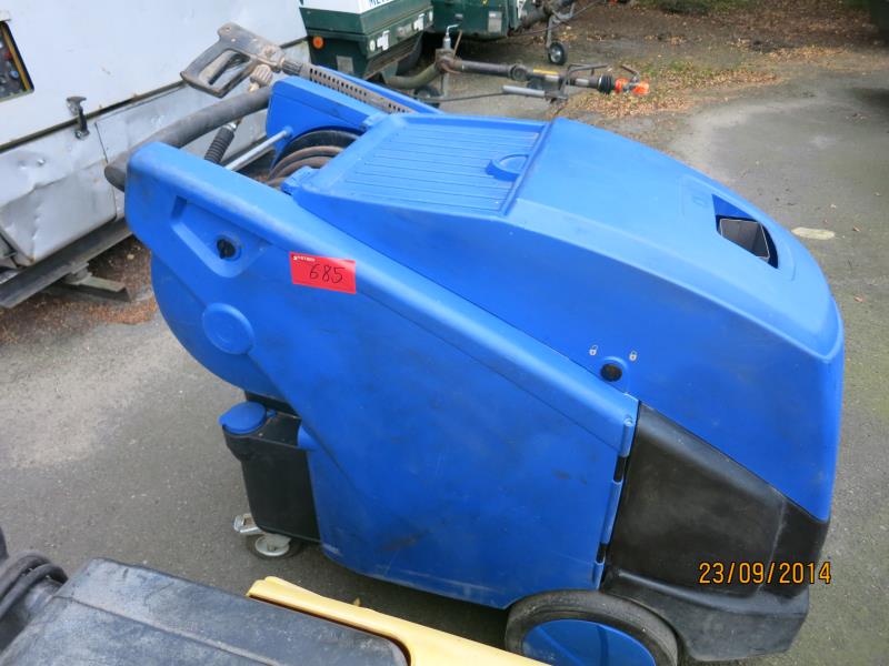 dobro vzdrževani gradbeni stroji in oprema <br>kot tudi tehnologija gradnje predorov.-1