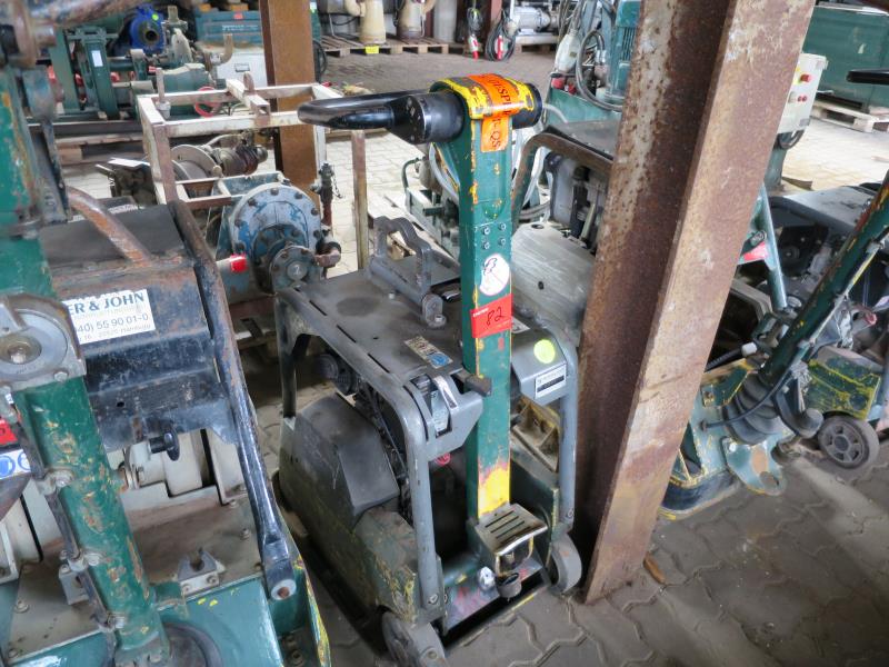 des machines et engins de chantier bien entretenus <br>ainsi que la technique de creusement des tunnels-1