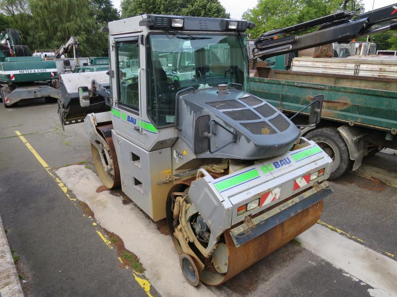 gepflegte Baumaschinen und Baugeräte <br>sowie die Tunnelvortriebstechnik-1