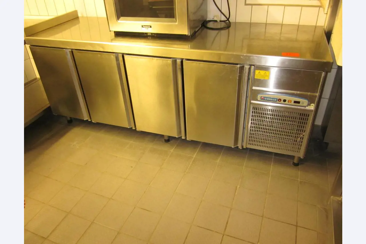 Jedilnica in oprema za jedilnico za hamburško finančno upravo-1