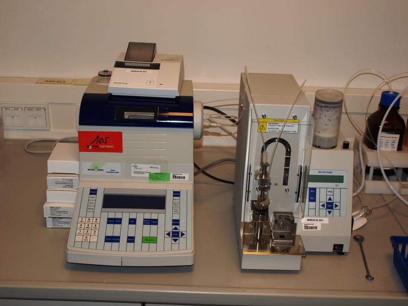 1 lot of paintings, prints and etching-1