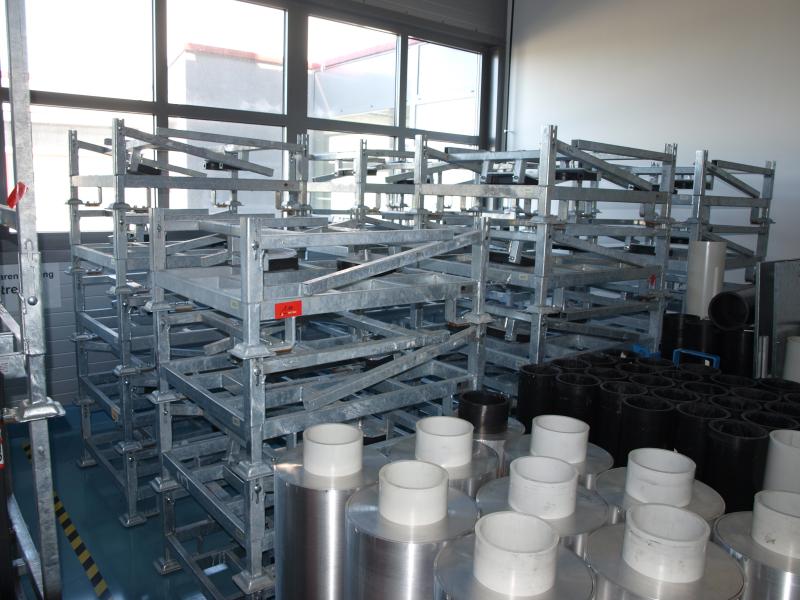 1 lot of paintings, prints and etching-1