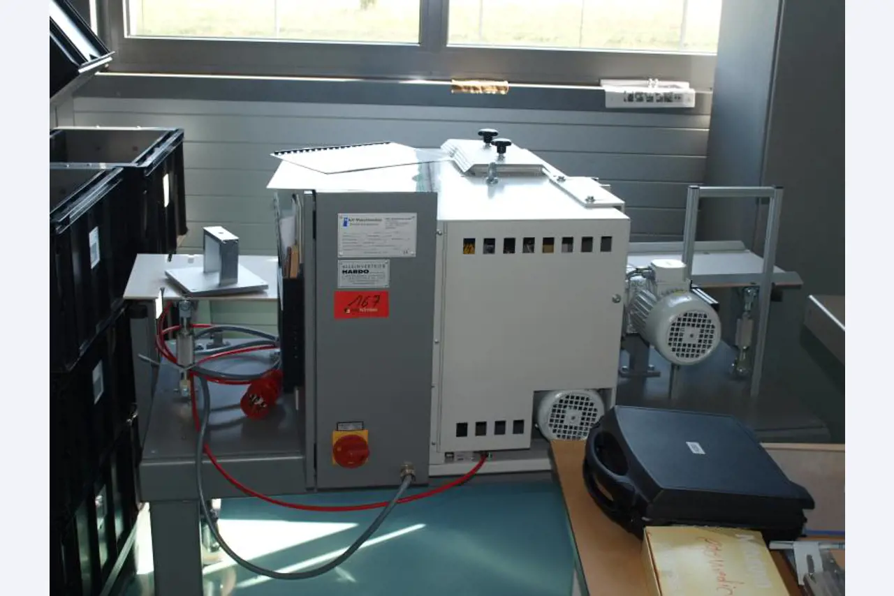 1 lot of paintings, prints and etching-1