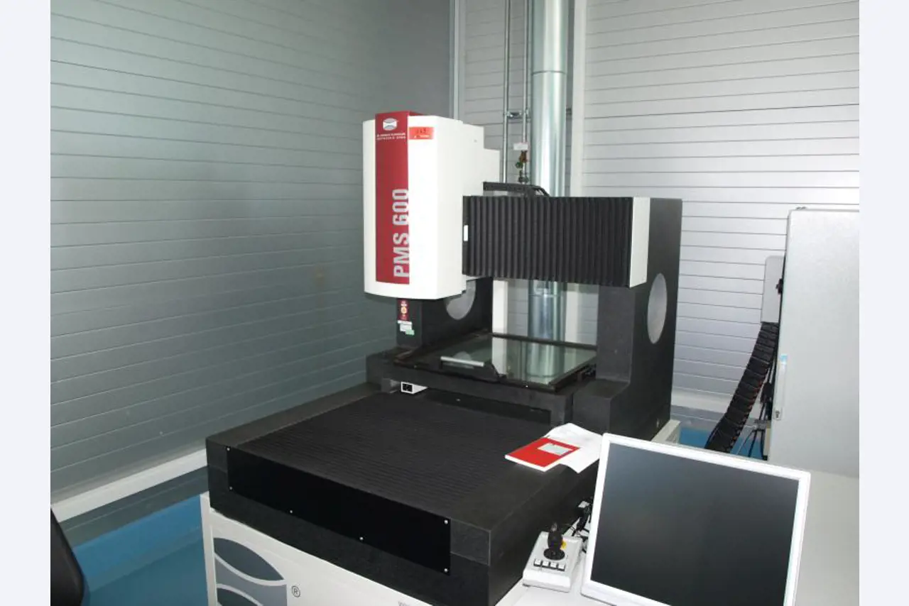 1 lot of paintings, prints and etching-1