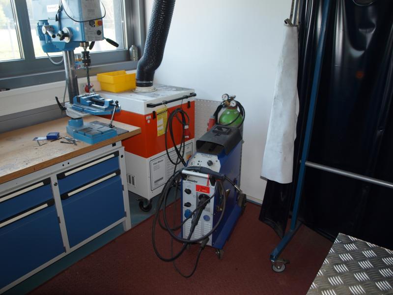 1 lot of paintings, prints and etching-1