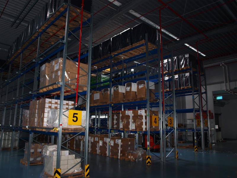 1 lot of paintings, prints and etching-2