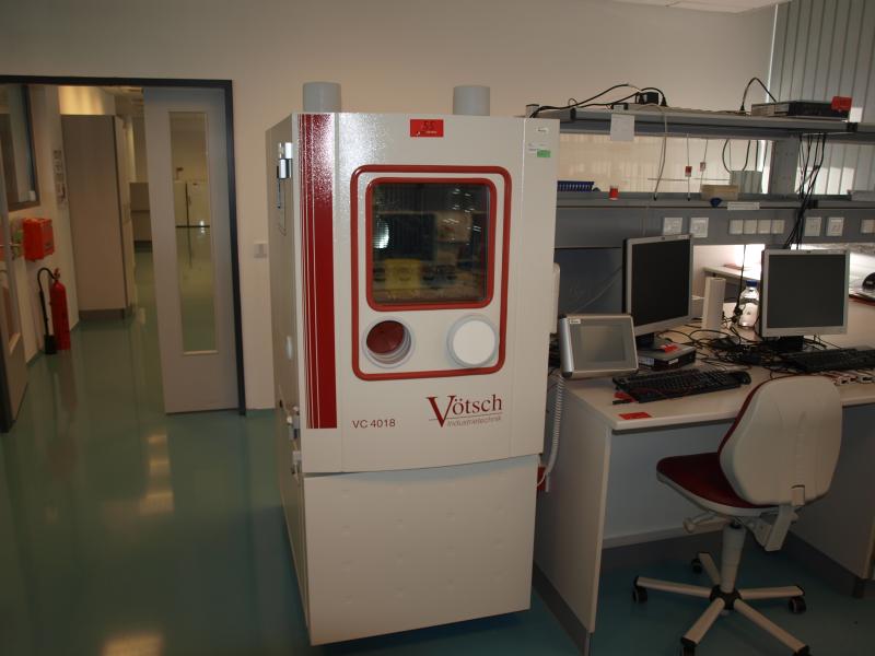 1 lot of paintings, prints and etching-1