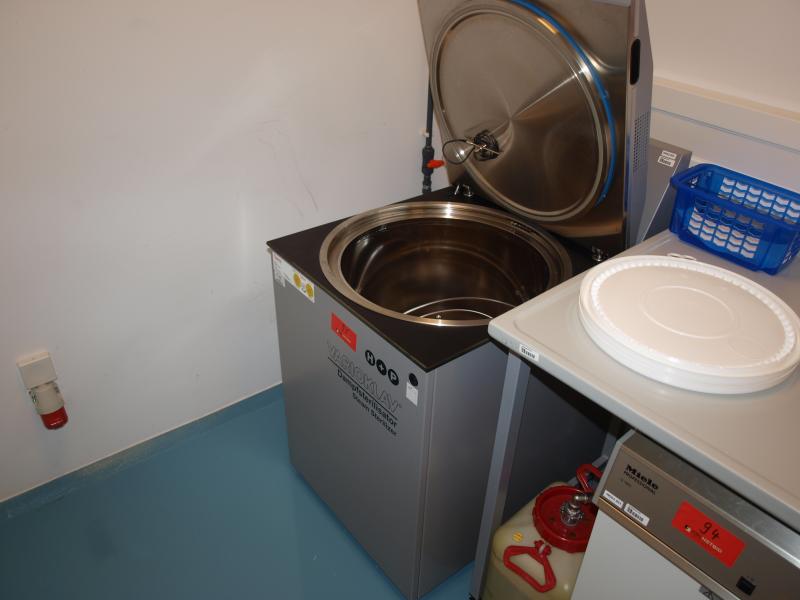 1 lot of paintings, prints and etching-1