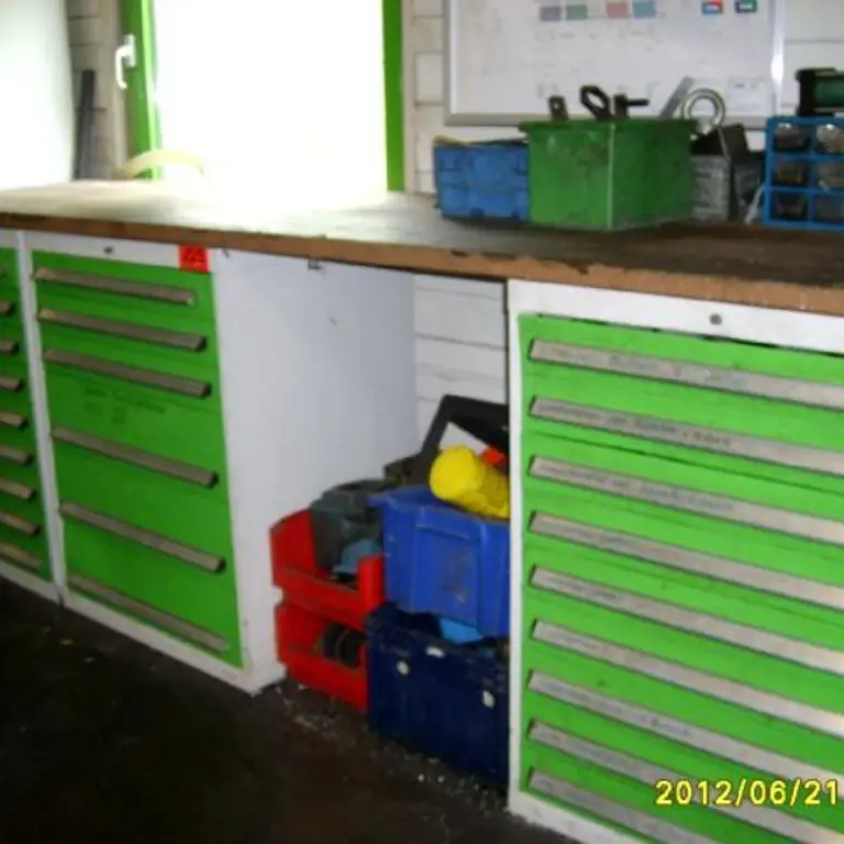 3 drawer cabinets Bott