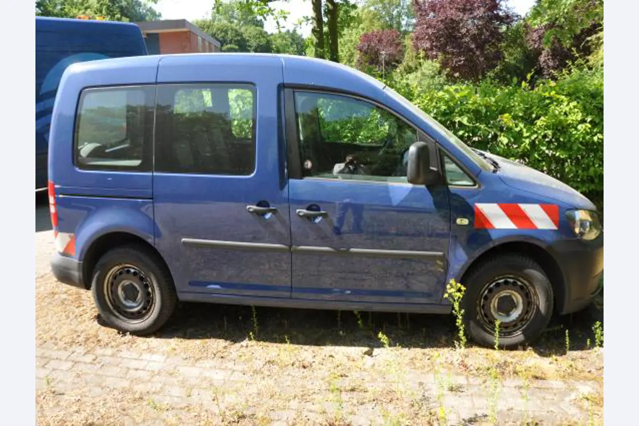 3 well-maintained emergency generators, A. van Kaick-3