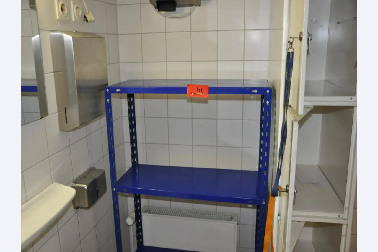 3 well-maintained emergency generators, A. van Kaick-27