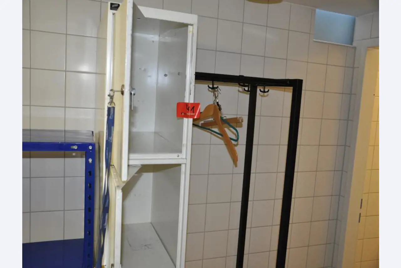 3 groupes électrogènes de secours bien entretenus, A. van Kaick-28