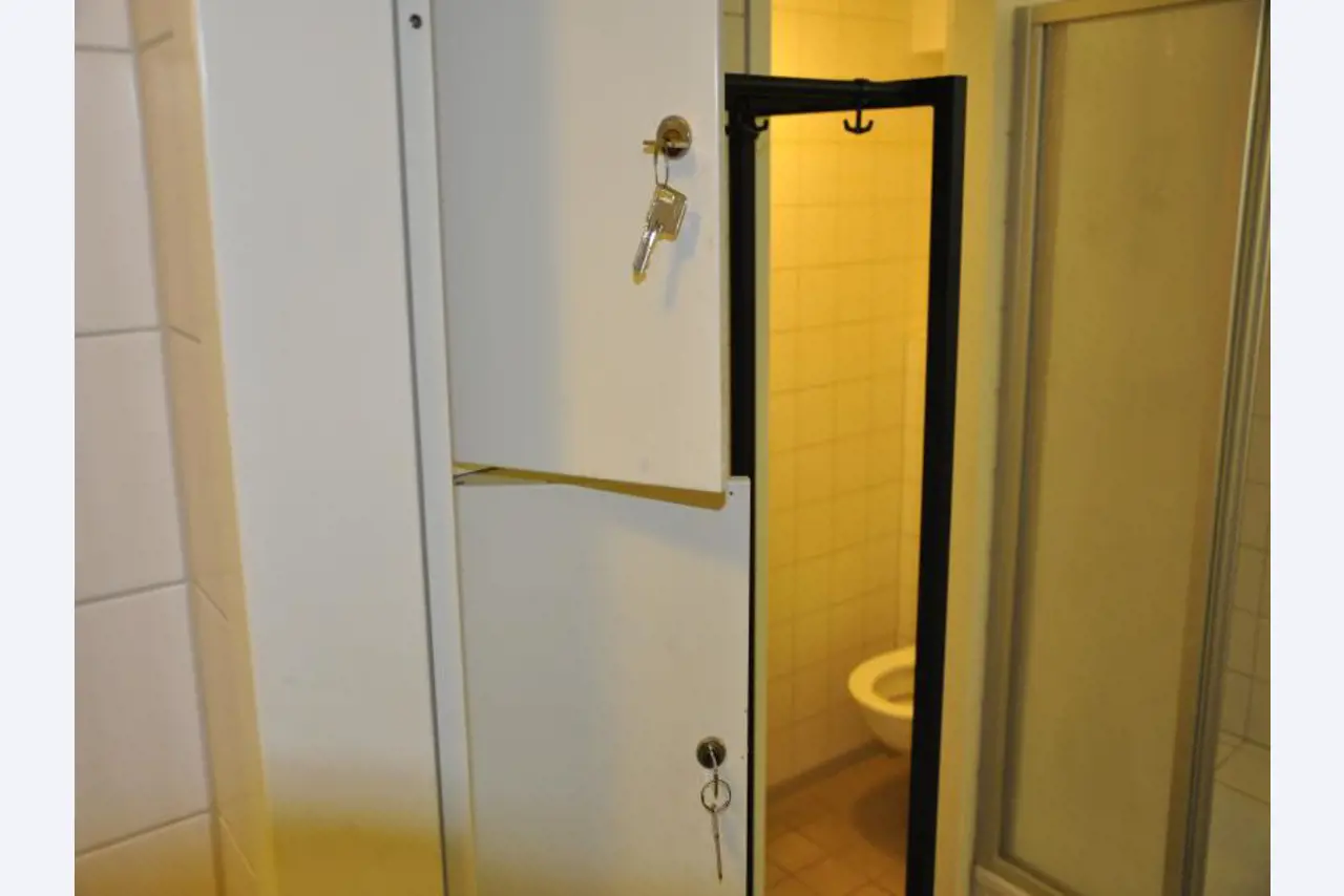 3 well-maintained emergency generators, A. van Kaick-31