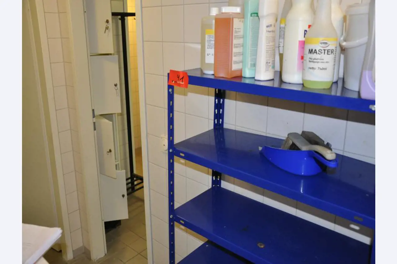 3 well-maintained emergency generators, A. van Kaick-32