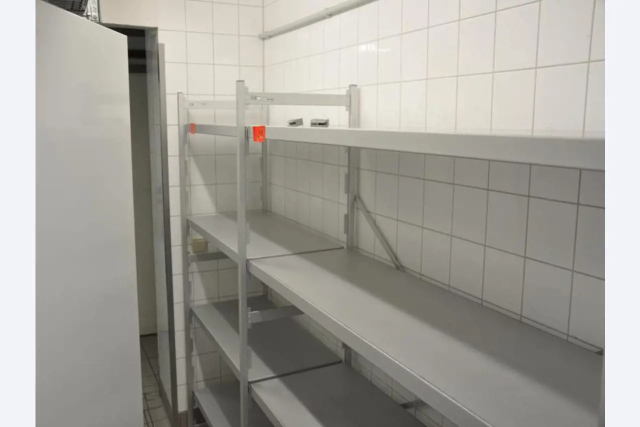 3 well-maintained emergency generators, A. van Kaick-36