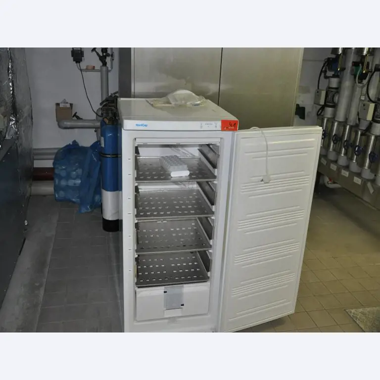 3 well-maintained emergency generators, A. van Kaick-38