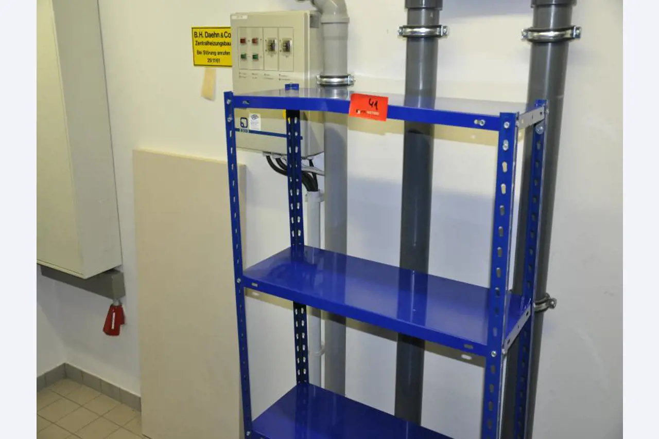 3 well-maintained emergency generators, A. van Kaick-39