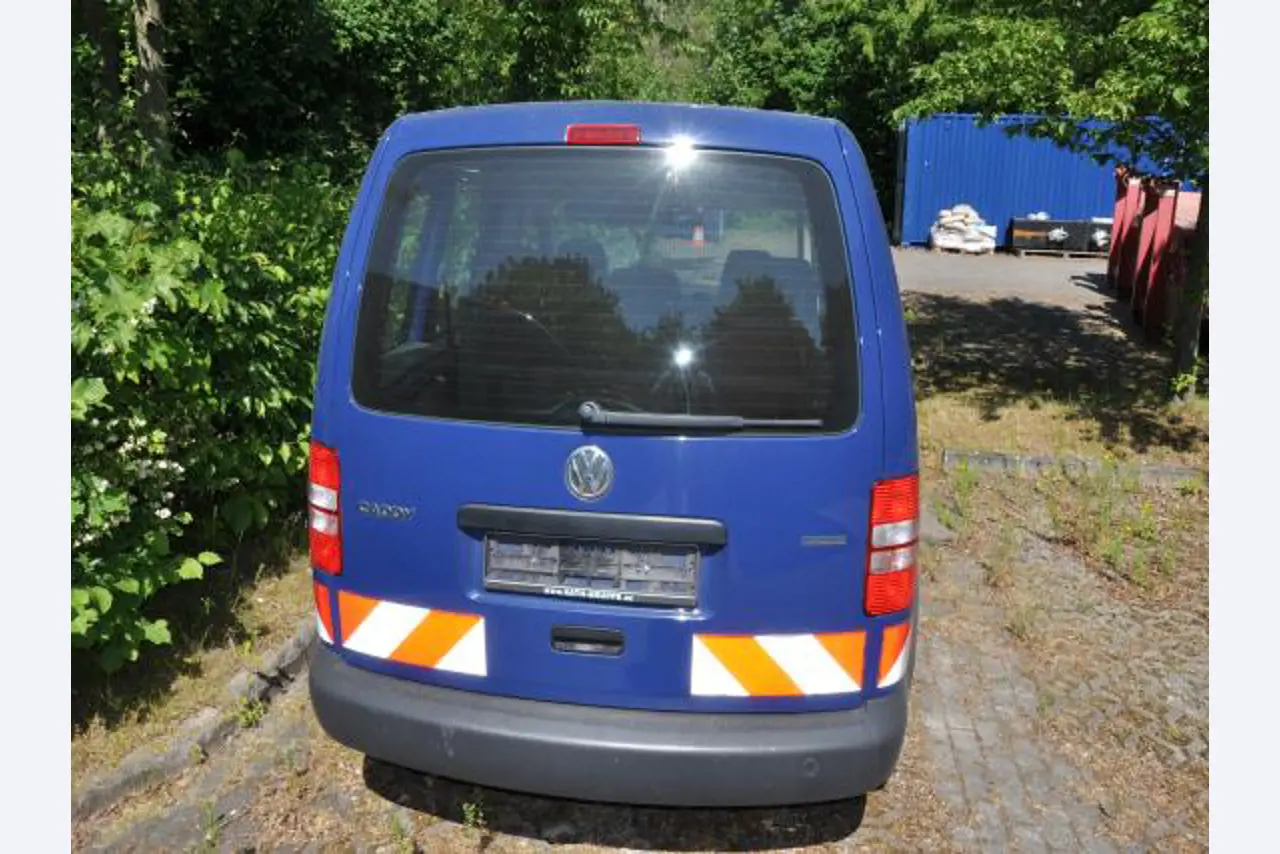3 well-maintained emergency generators, A. van Kaick-4