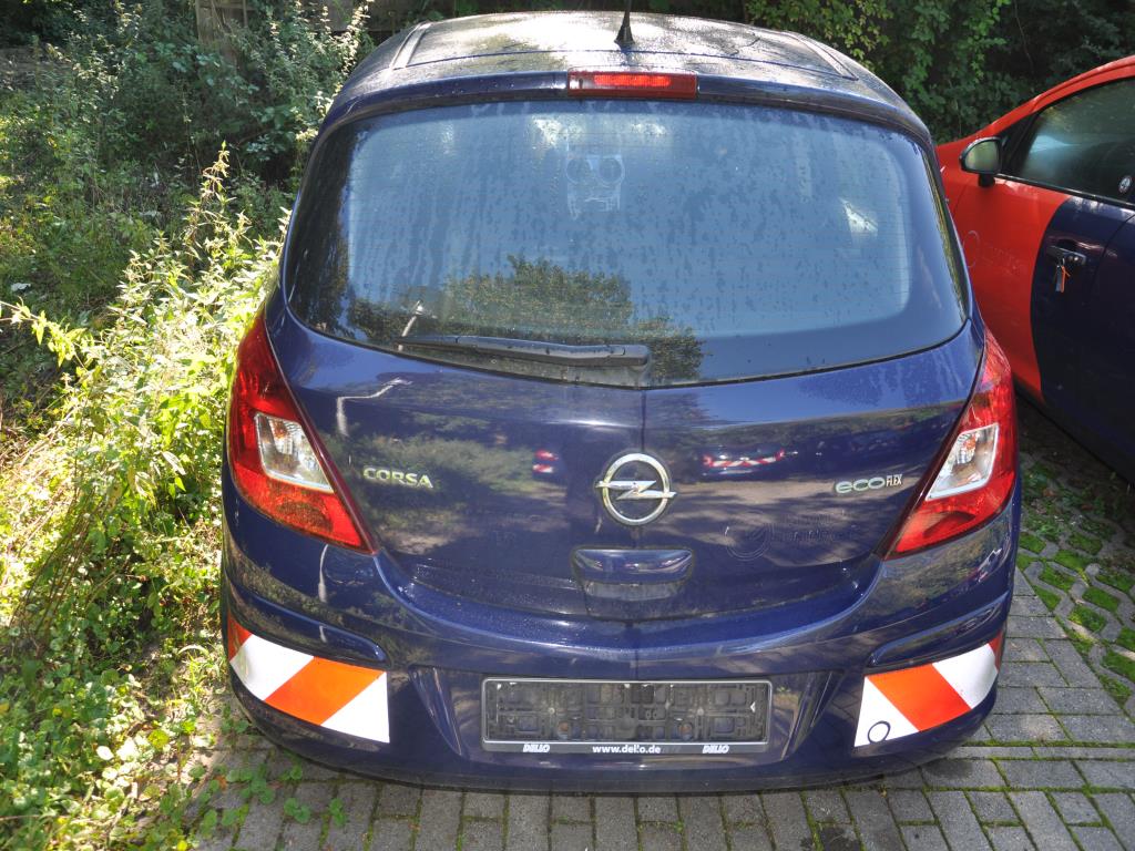 3 well-maintained emergency generators, A. van Kaick-4