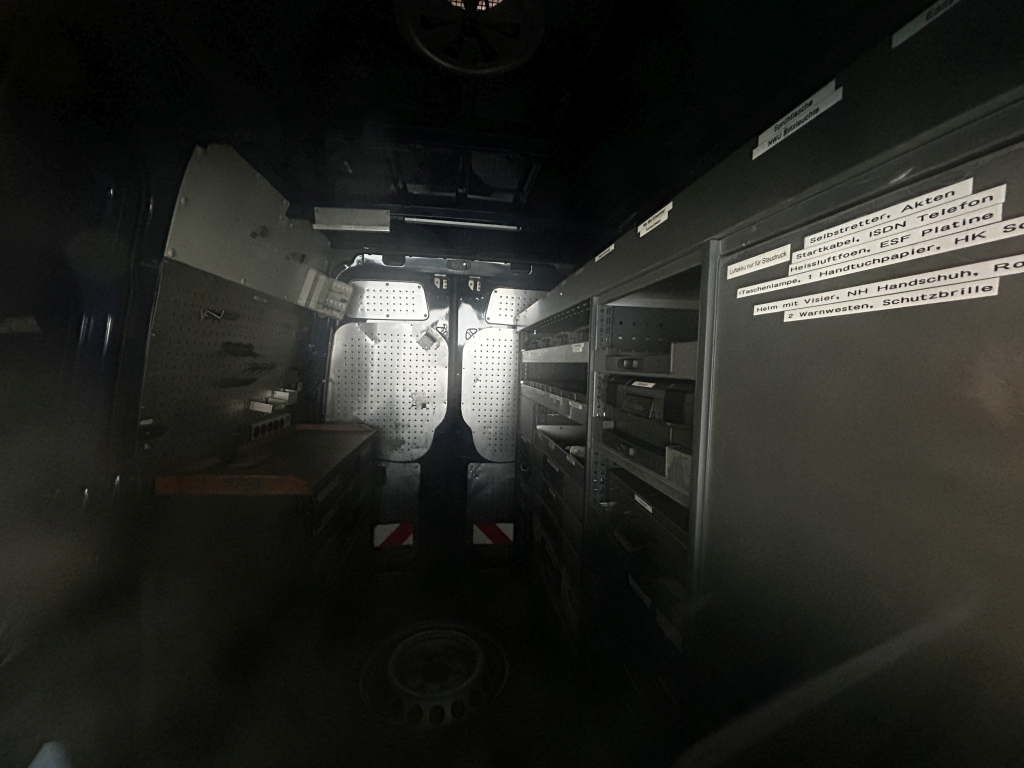 Divers véhicules communaux, véhicules d'atelier et voitures particulières-14