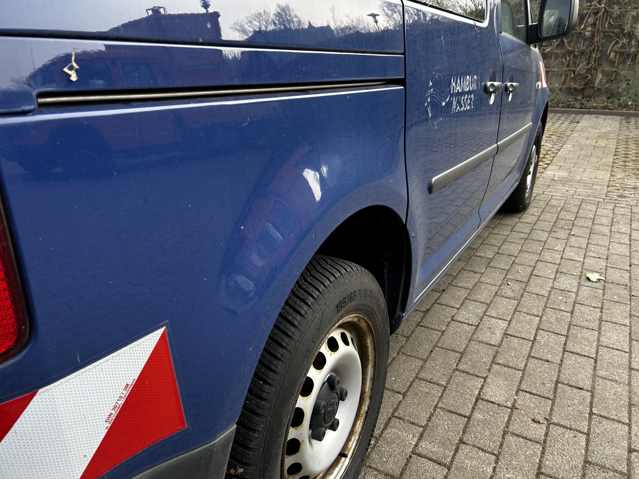 Dobro vzdrževana laboratorijska oprema iz državnih zalog
-7