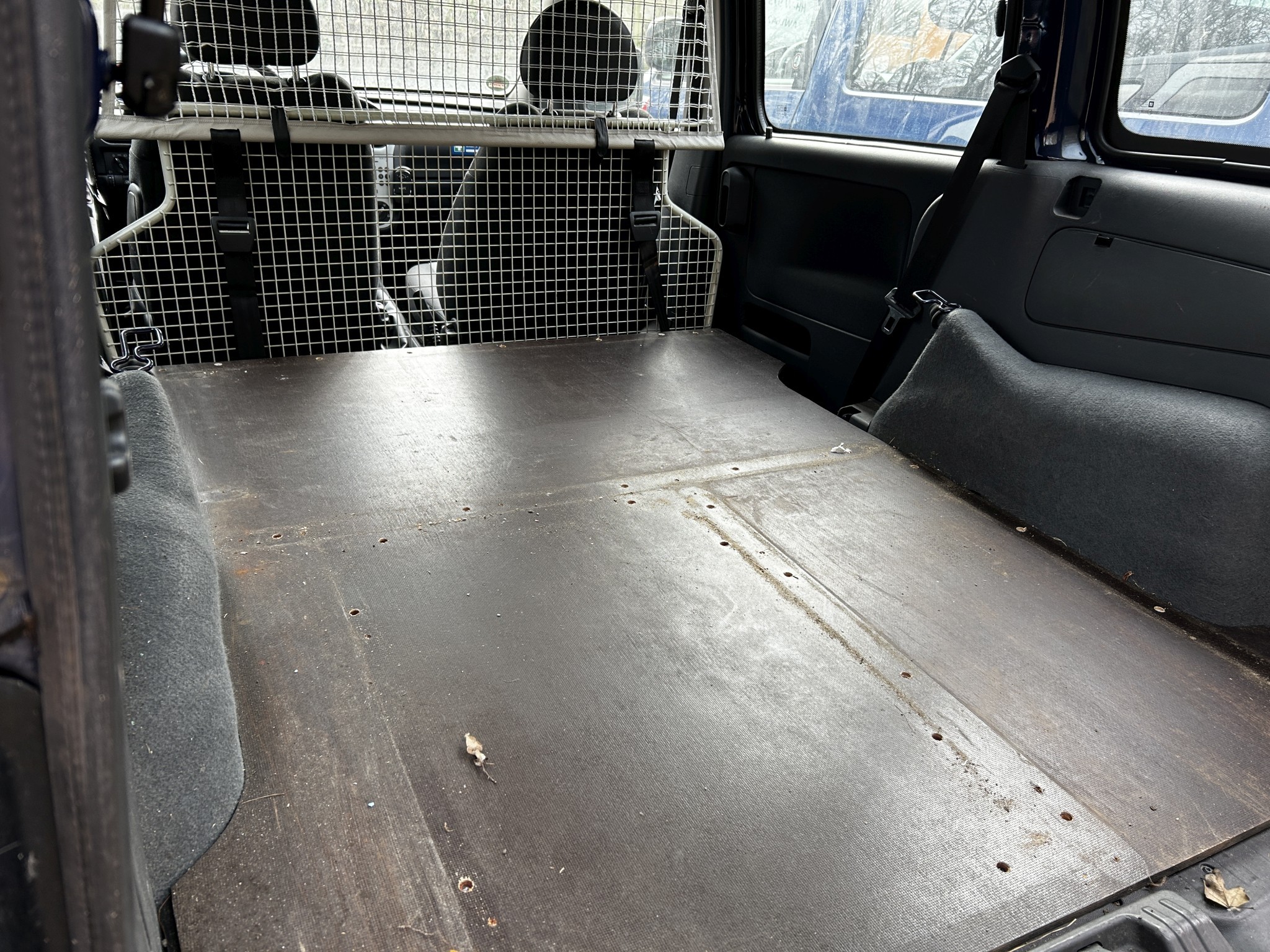 Material de laboratório em bom estado de conservação proveniente das existências públicas
-14