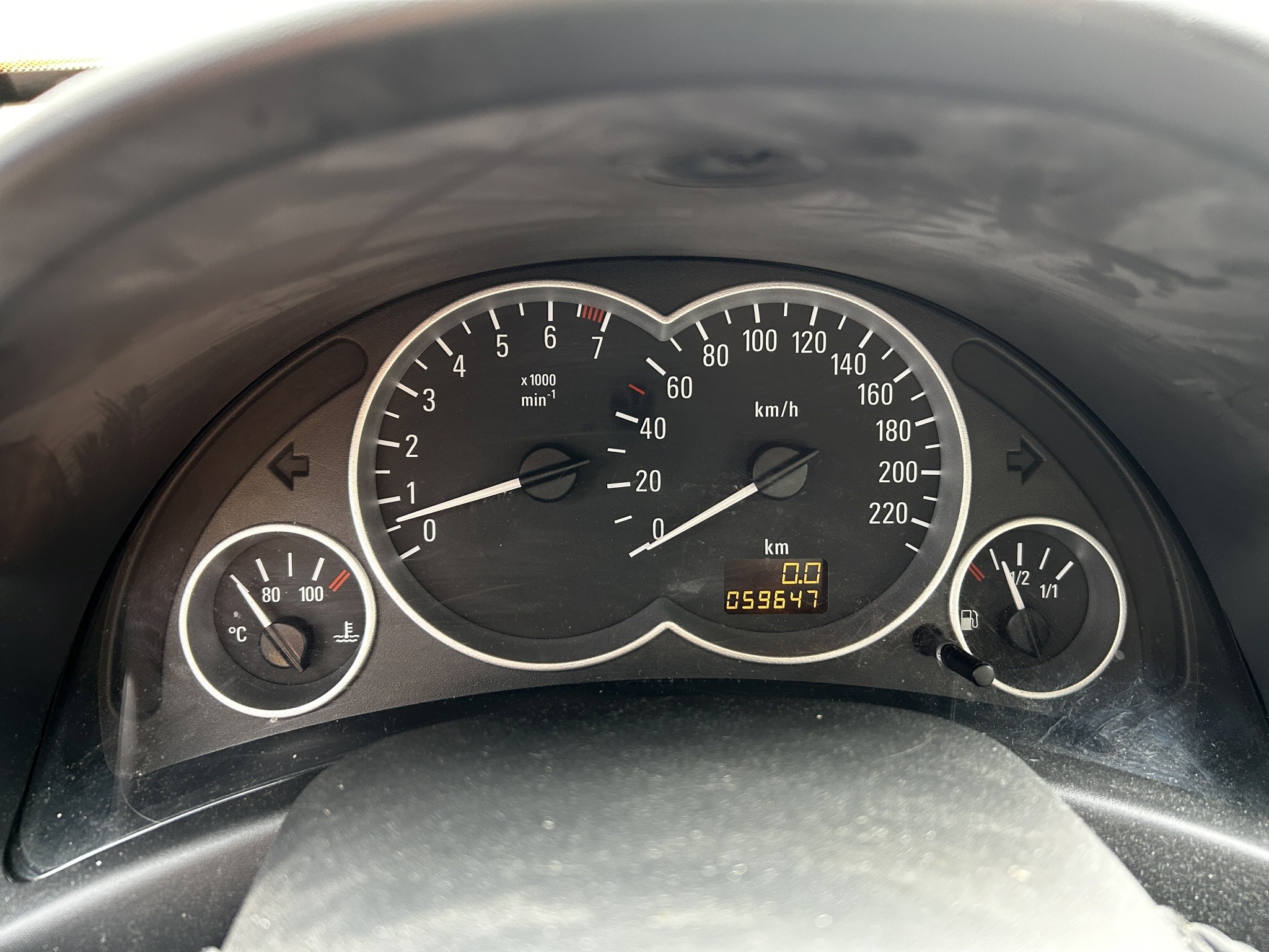 Material de laboratório em bom estado de conservação proveniente das existências públicas
-16