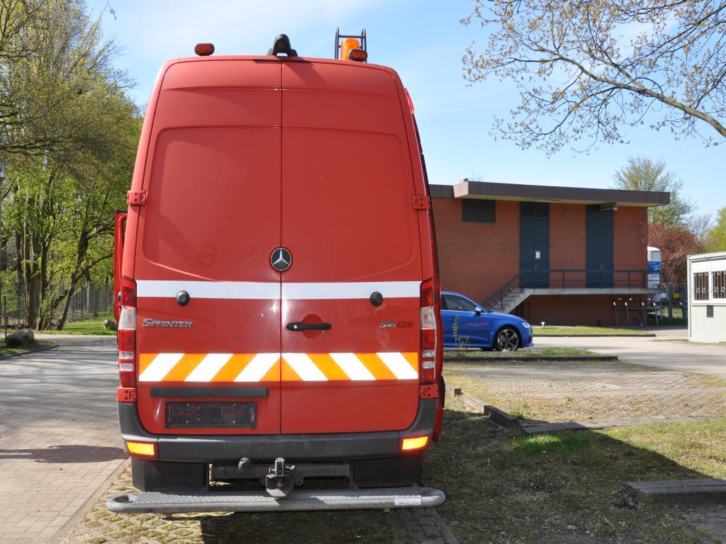 Dobrze utrzymane pojazdy komunalne, komunalne i innych władz publicznych-15