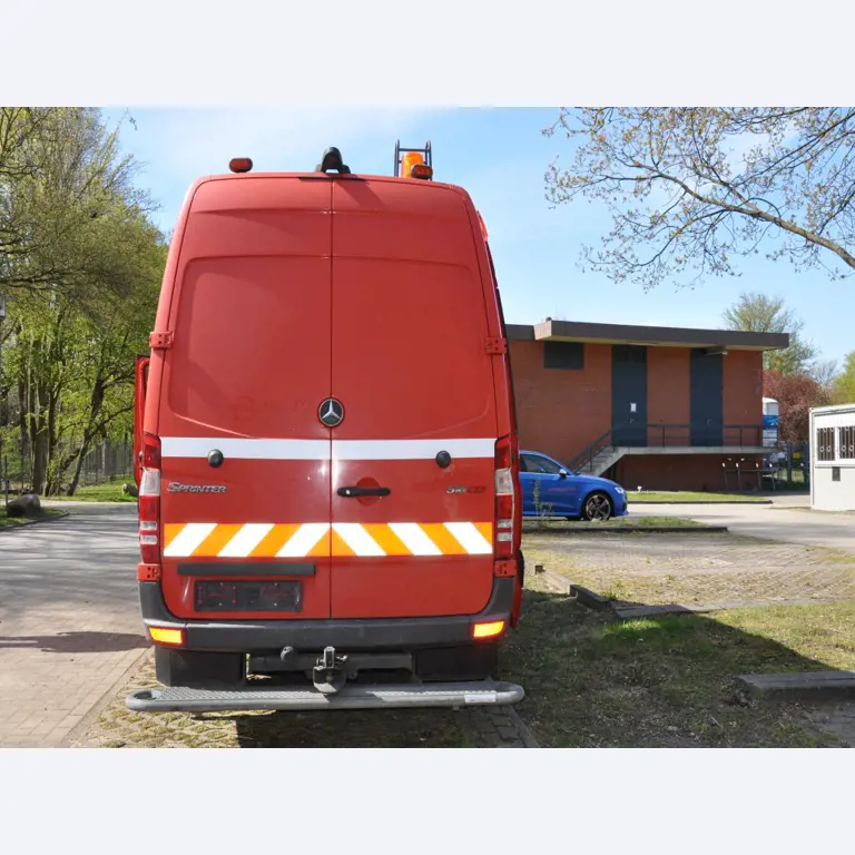 Dobrze utrzymane pojazdy komunalne, komunalne i innych władz publicznych-15