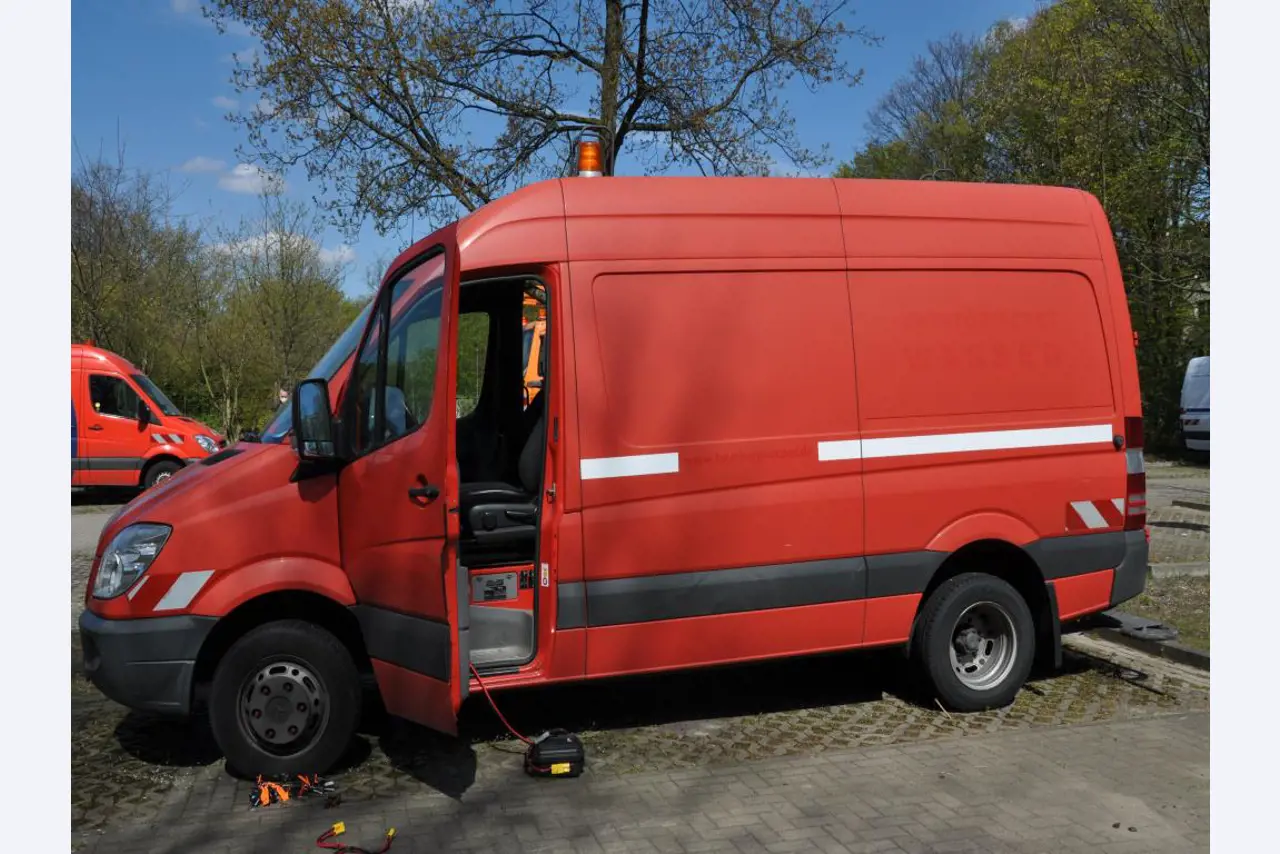 Dobrze utrzymane pojazdy komunalne, komunalne i innych władz publicznych-16