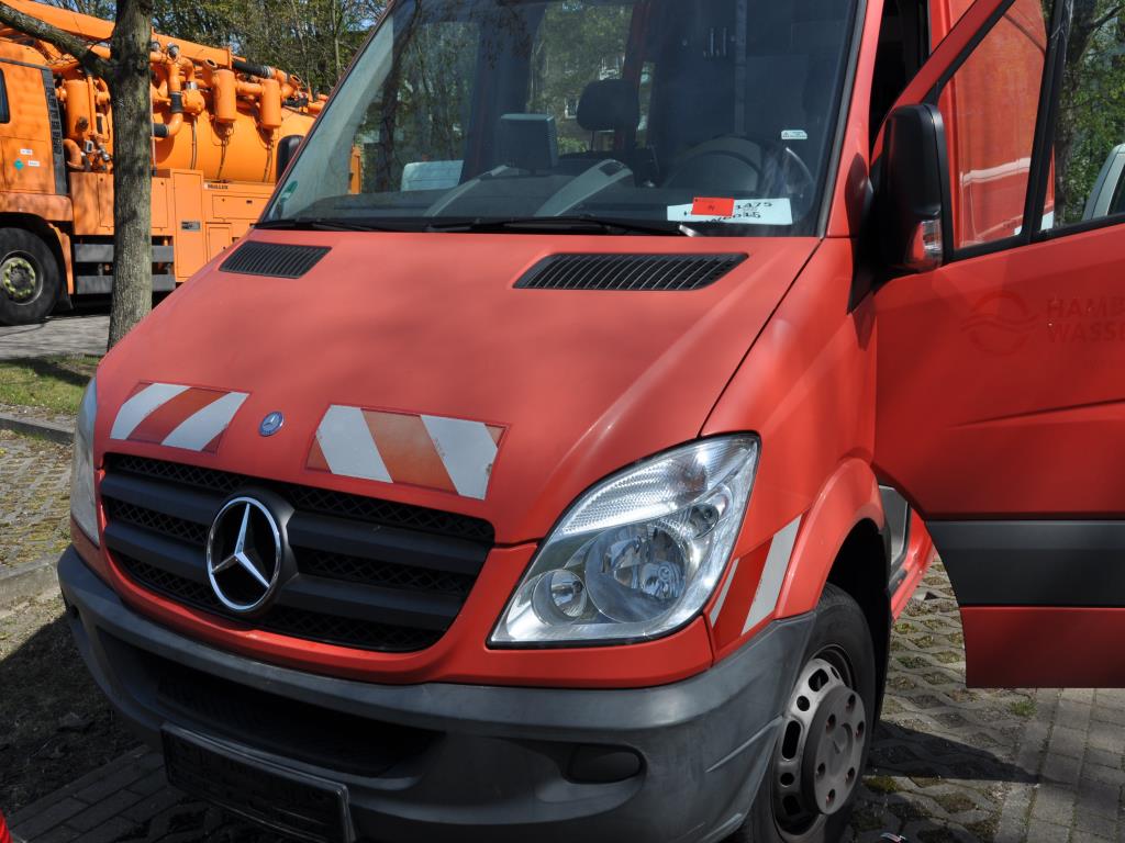 Dobrze utrzymane pojazdy komunalne, komunalne i innych władz publicznych-17