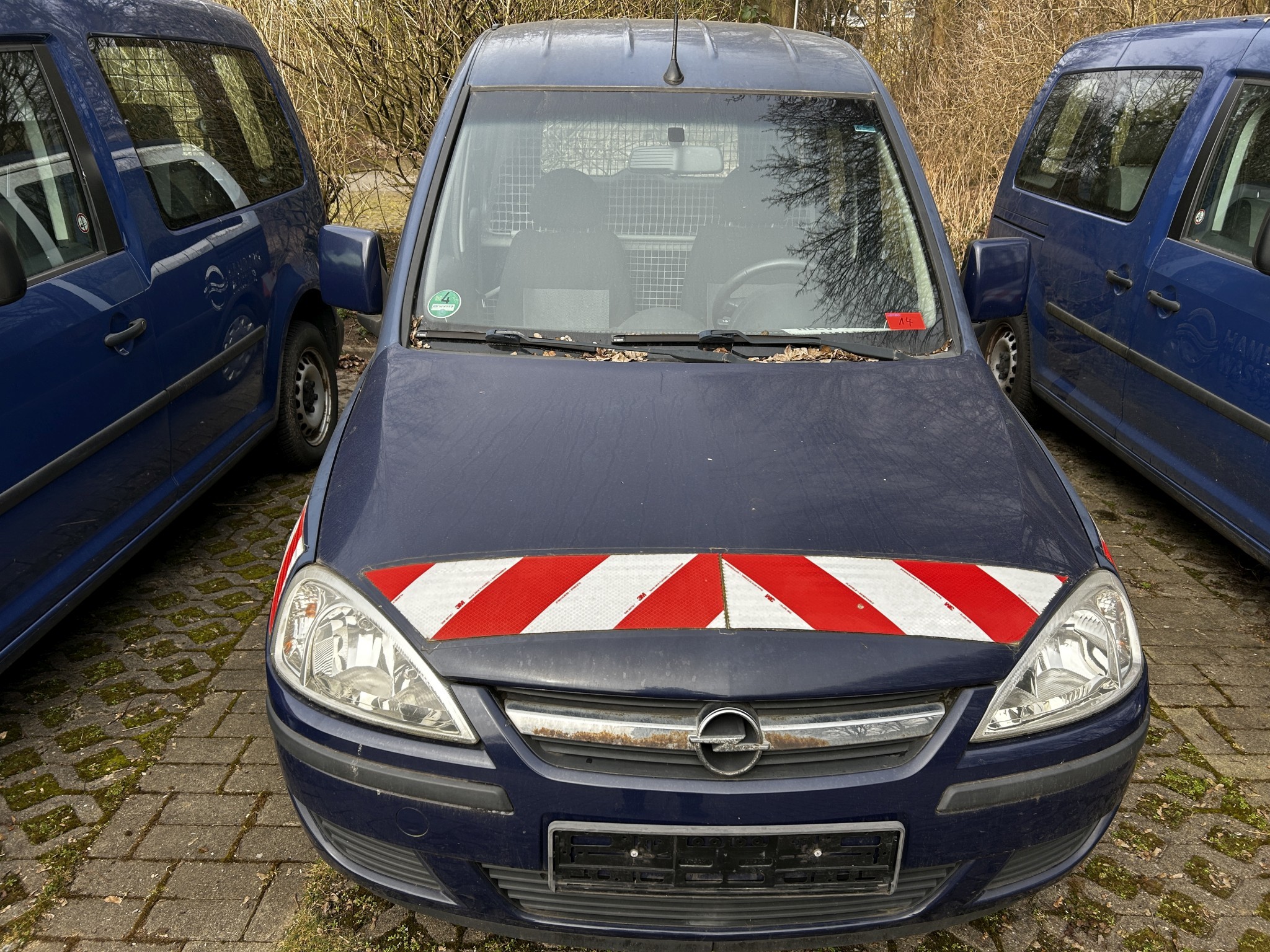 Material de laboratório em bom estado de conservação proveniente das existências públicas
-3