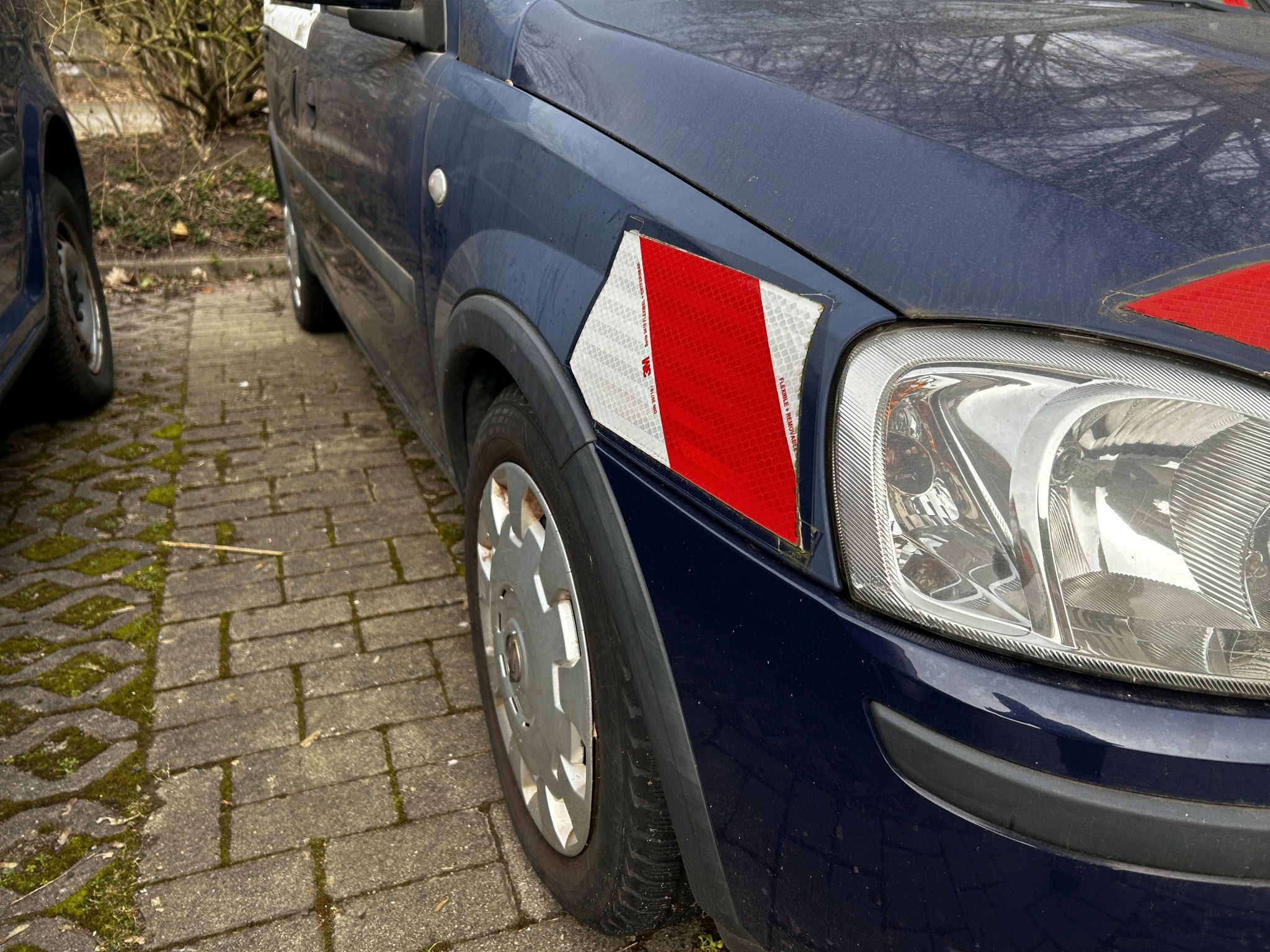 Material de laboratório em bom estado de conservação proveniente das existências públicas
-1