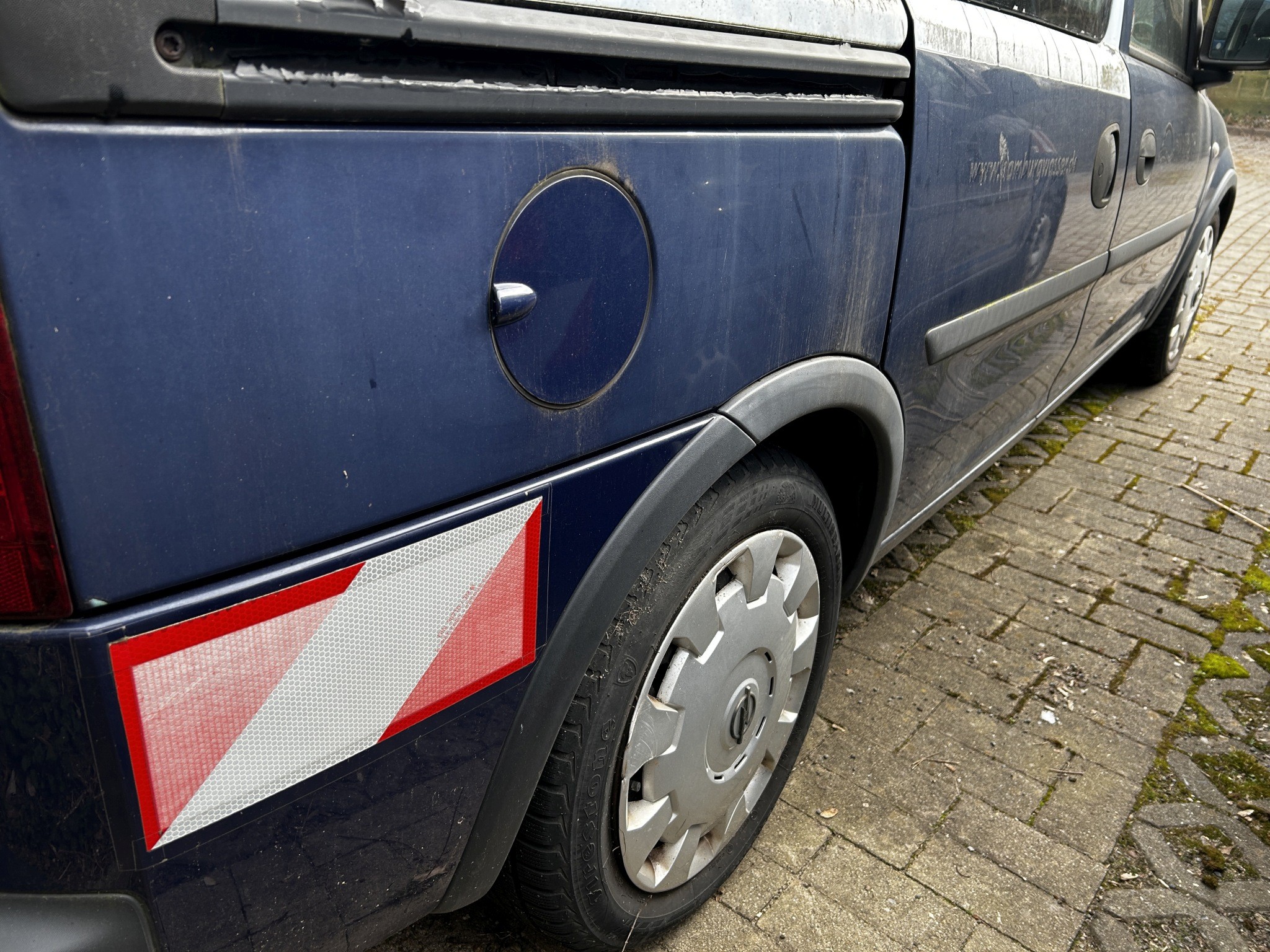 Material de laboratório em bom estado de conservação proveniente das existências públicas
-6