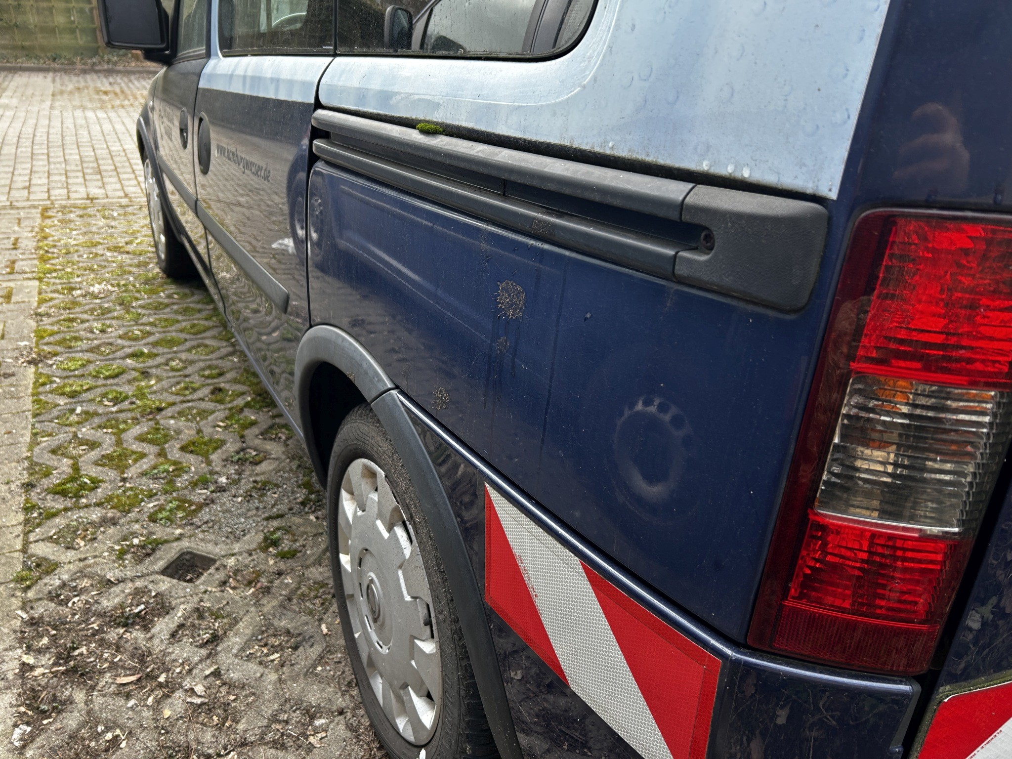 Material de laboratório em bom estado de conservação proveniente das existências públicas
-9