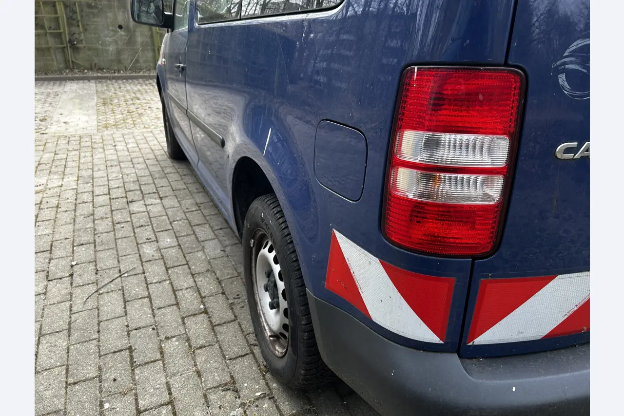 Diverse gemeentelijke voertuigen, werkplaatsvoertuigen, auto´s en apparatuur-10
